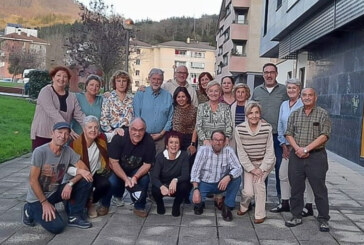 El grupo de artesanía de Elorrio organiza una muestra de homenaje a su exprofesor Juan José Altuna