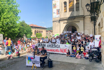 Las familias de Txintxirri Ikastola denuncian que Educación quiere trasladar a un alumno a otro colegio