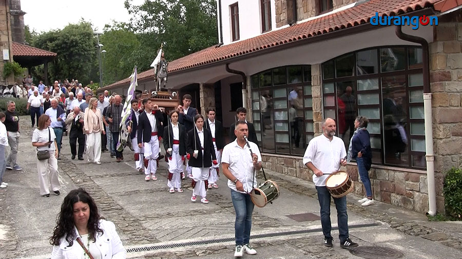 El Apóstol Santiago recorre Garai al ritmo de una procesión ancestral