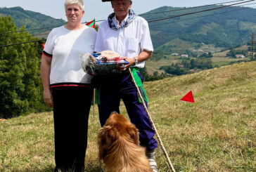 Karlos Ardanza y Mendi ganan el campeonato de perros pastor de Bizkaia en Mallabia