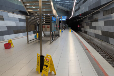 Las goteras vuelven a inundar de cubos la estación de tren de Durango