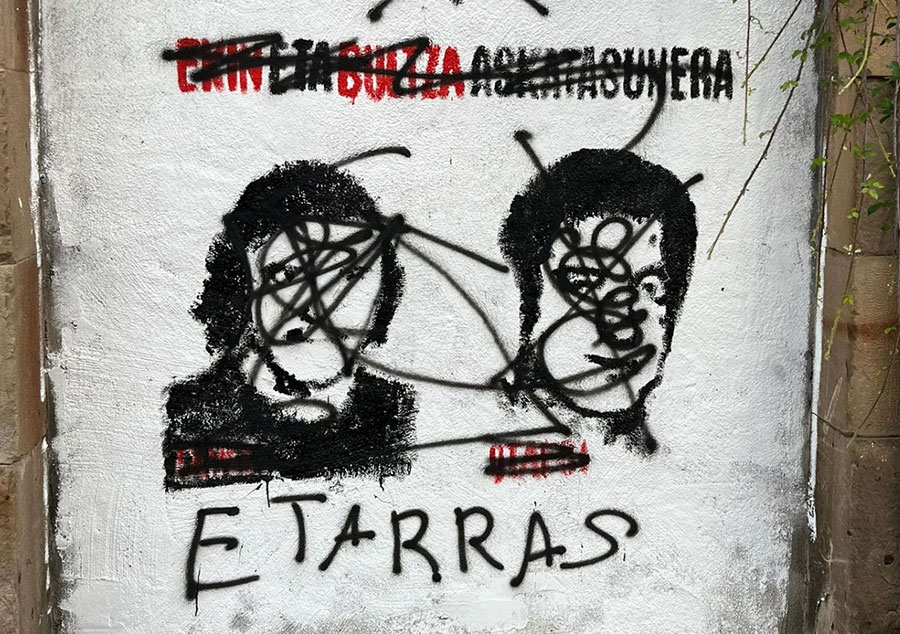 EH Bildu denuncia el ataque al mural de Txiki y Otaegi en Durango