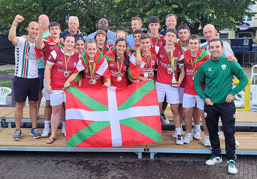 Erauzkin y Arroitajauregi suman una medalla de oro y dos platas en el Europeo Junior de Pelota