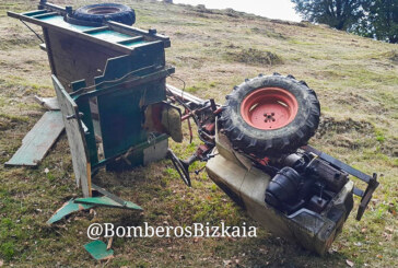 Un hombre de 71 años resulta herido tras volcar su tractor en Berriz