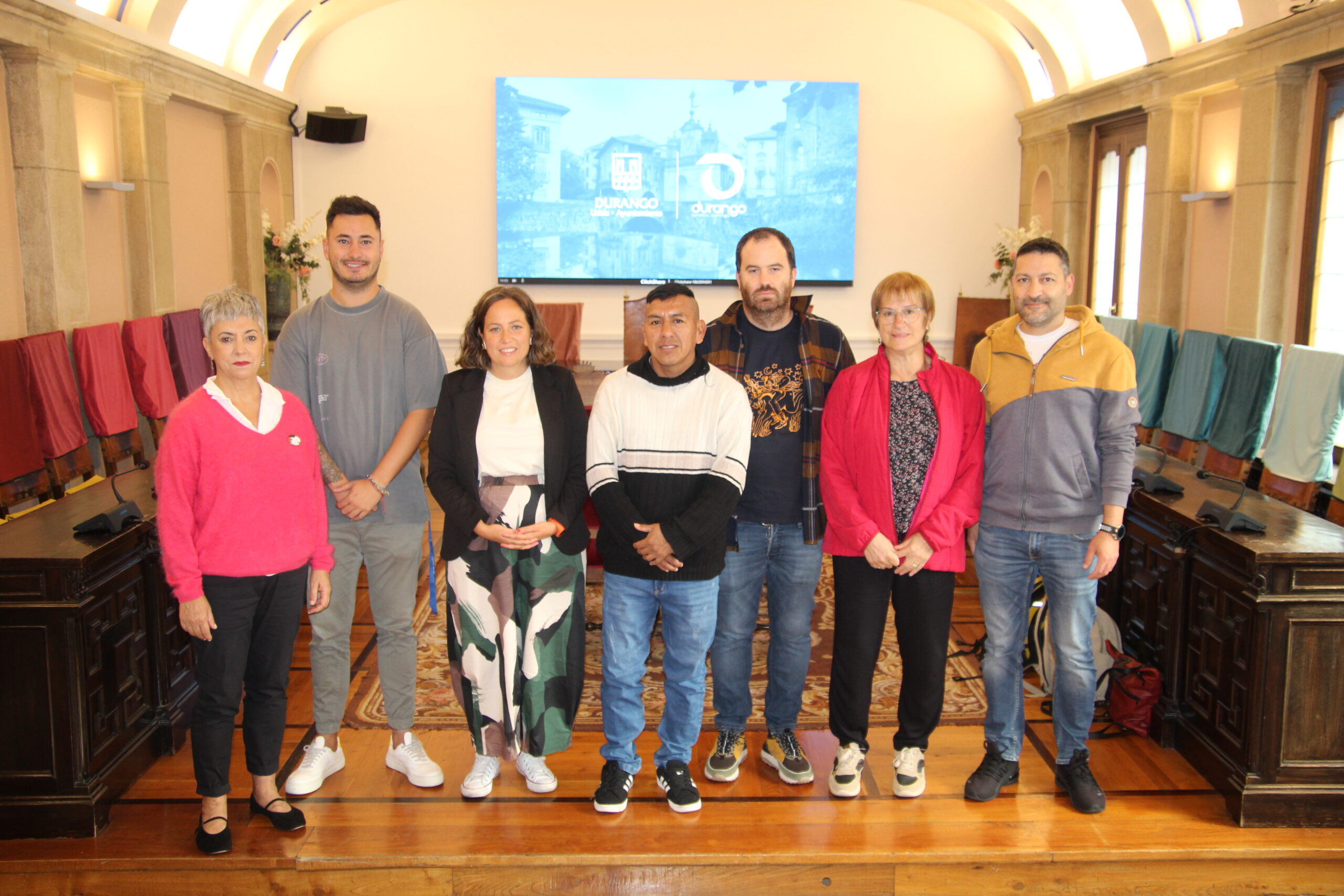 Un integrante de la comunidad colombiana Nasa visita Durango