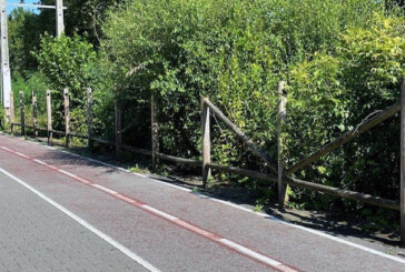 Roban barandillas de madera del bidegorri de Astola Bidea