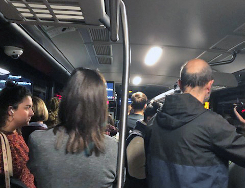 Reclaman que la línea de Bizkaibus que va por la autopista hasta el hospital tenga parada en San Fausto