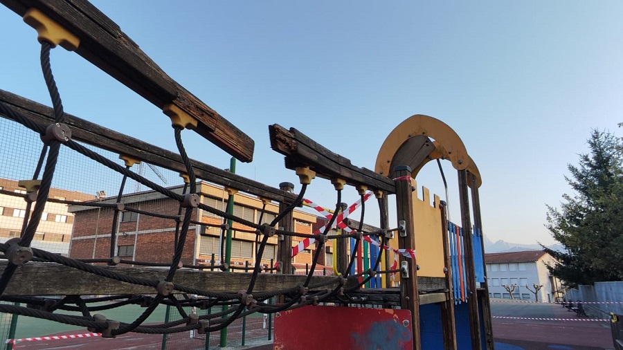 Maiztegi Guraso Elkartea lleva al pleno la exigencia de reactivar el proyecto del patio escolar