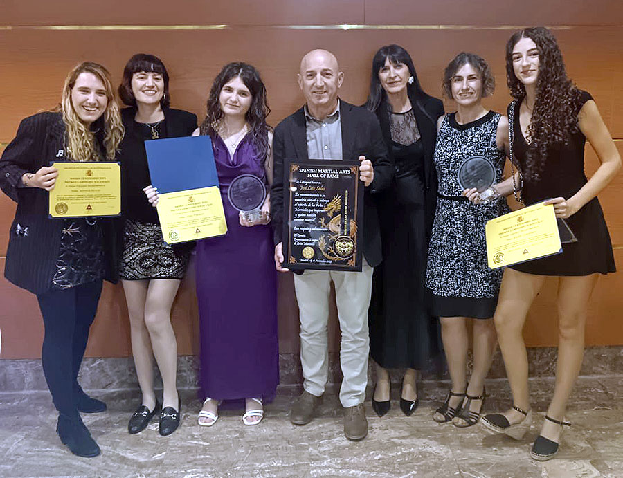 El club Wadokan recibe cinco reconocimientos en la Gala de Campeones de artes marciales