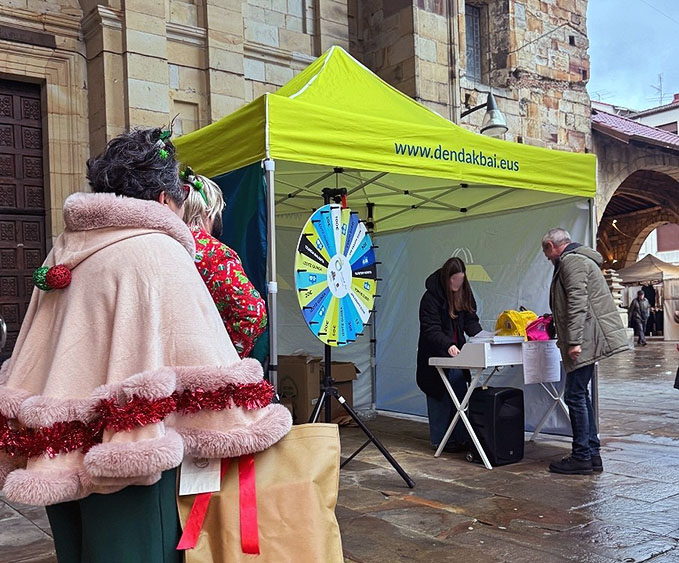Dendak Bai repartirá más de 8.000 euros en premios y regalará entradas para la pista de hielo