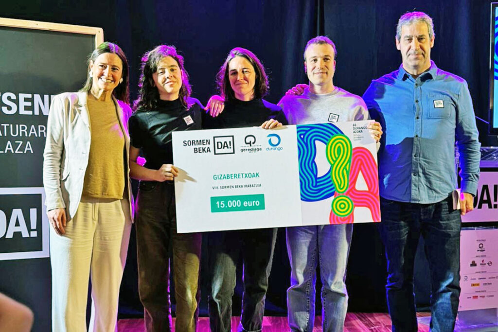 ‘Gizaberetxoak. Joxe Azurmendiren joanak eta etorriak’ proiektuak jaso du aurtengo Sormen Beka