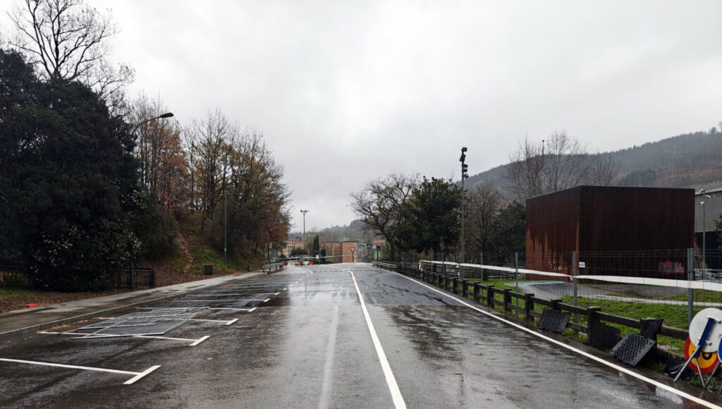 La calle San Miguel, a la altura del barrio de Jauregizahar, se reabrirá el martes tras más de 9 meses de obras