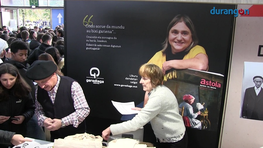 Izaskun Ellakuriaga gogoan hartuta borobildu zen Durangoko Azoka