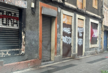 Denuncian la aparición de pintadas y carteles en Amorebieta-Etxano