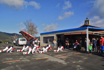 El barrio iurretarra de Bakixa celebra sus fiestas a ritmo de tamborrada