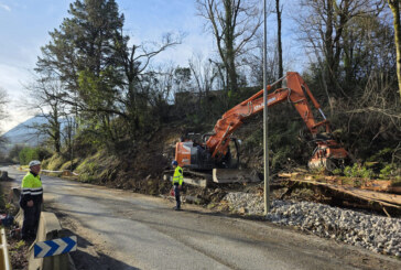 Atzo abiatu ziren Mendiolako errepidea konpontzeko lanak
