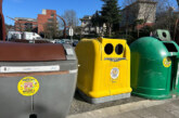 Amorebieta-Etxano refuerza el reciclaje con nuevas pegatinas identificativas en los contenedores