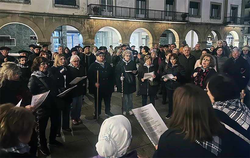 Coplas y ‘makilas’ por Santa Águeda