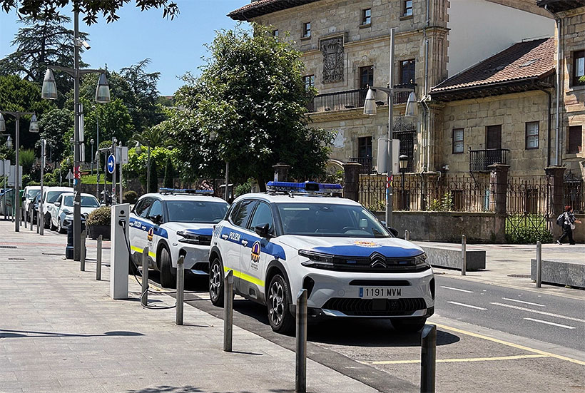 Los vehículos eléctricos de la Policía Municipal tendrán un nuevo punto de recarga en San Agustinalde