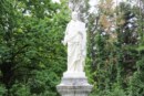 La cruz de Pinondo y la escultura de Astarloa ya lucen renovadas