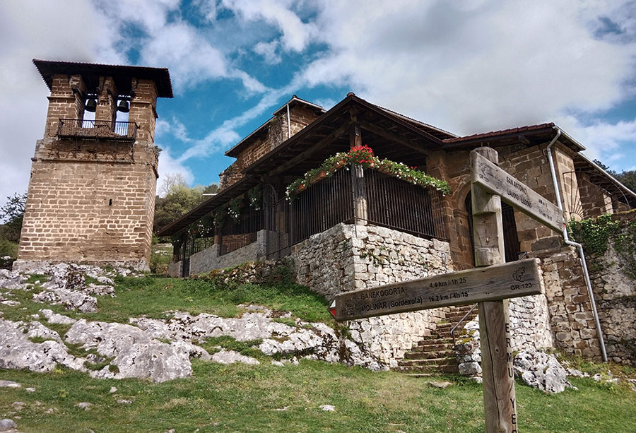 El Alpino Tabira combina los Picos de Europa y el entorno local en su arranque de mayo