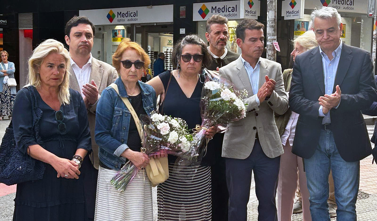 El PP homenajea a Jesús Mari Pedrosa en la placa colocada donde fue asesinado hace 26 años